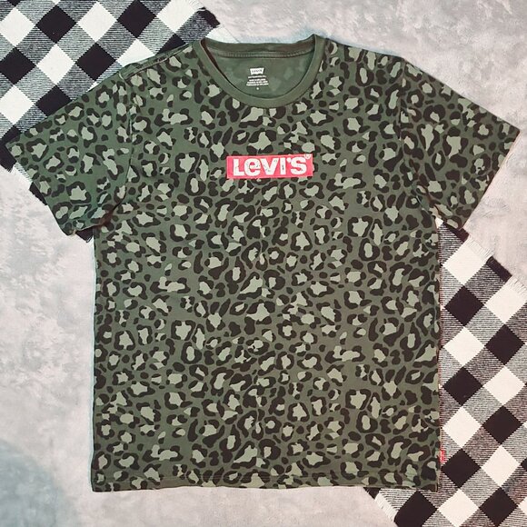 M | Levi's | Leopard-Camo Short Sleeved T-Shirt - Picture 1 of 6